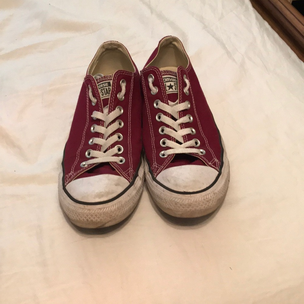 Men’s maroon converse size 9